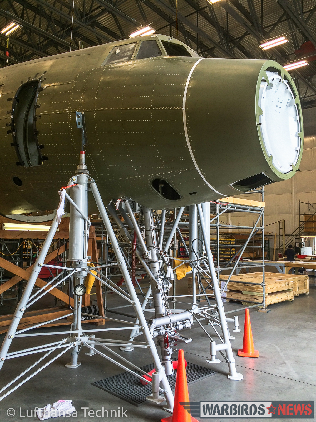 Lufthansa Lockheed L-1649A Super Star Restoration - Part 2 15 After having been freshly overhauled by Lufthansa-Technik in Hamburg, Germany, the nose gear is re-installed on the 'Super Star'. (© Lufthansa Technik)