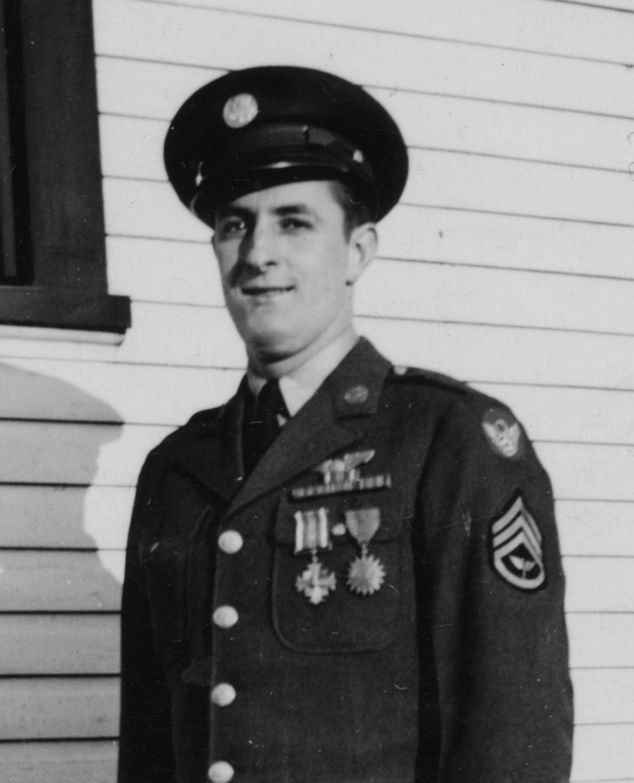 Icon of Airmanship - The Memphis Belle 22 09 AR.2017.014 11 Miller waist gunner