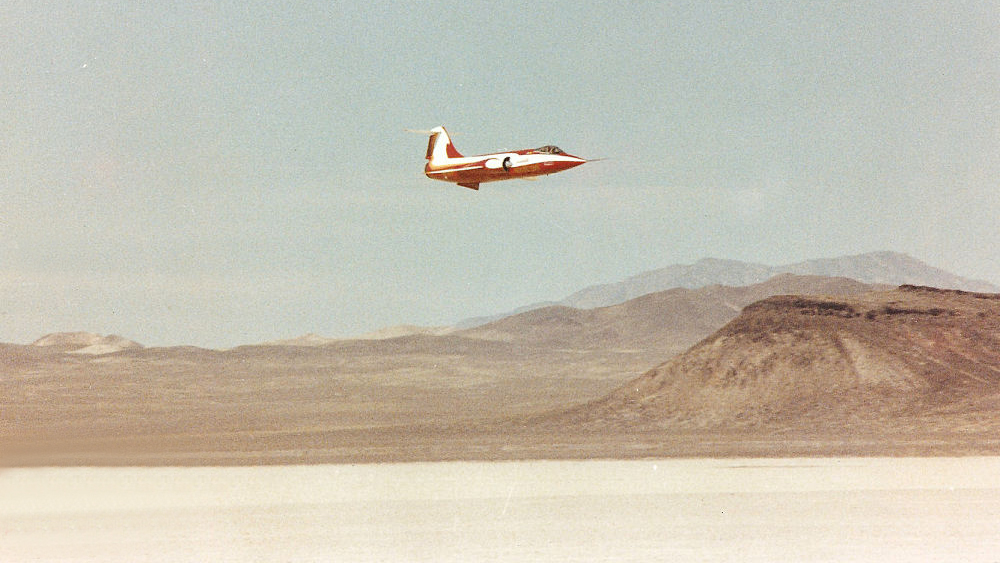 The Fastest Warbird: Darryl Greenamyer and the RB-104 "Red Baron" 24 1 Paul J Burke 5 1