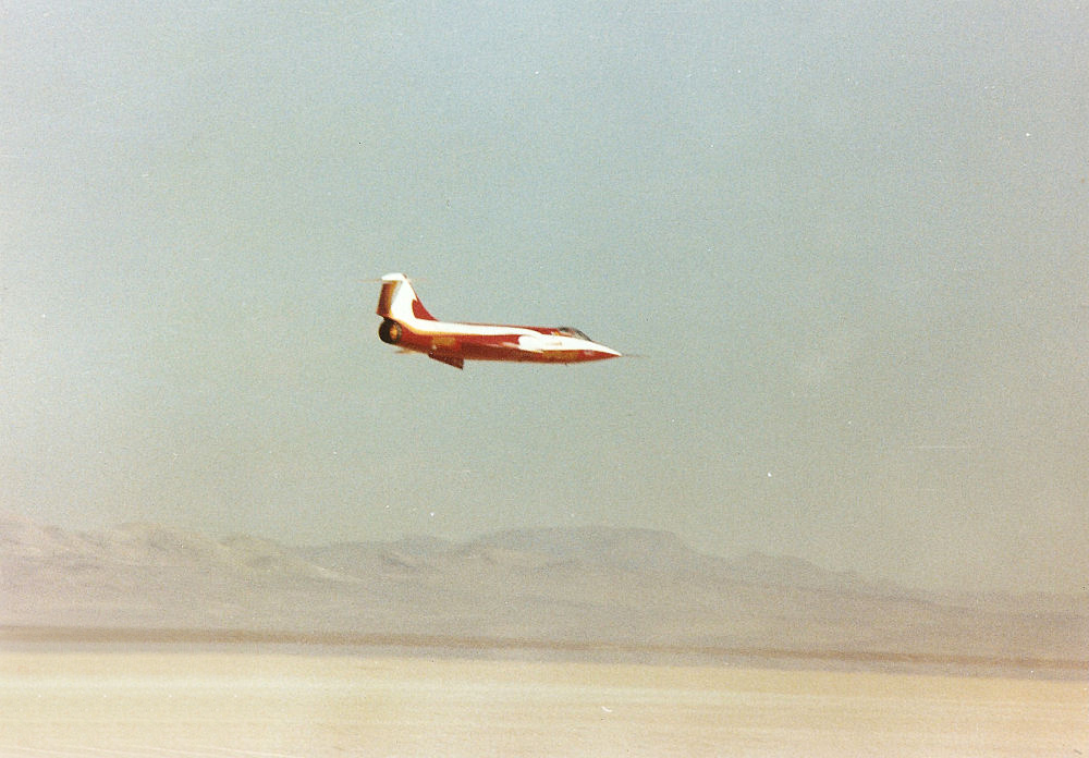 The Fastest Warbird: Darryl Greenamyer and the RB-104 "Red Baron" 25 1 Paul J Burke 6 1