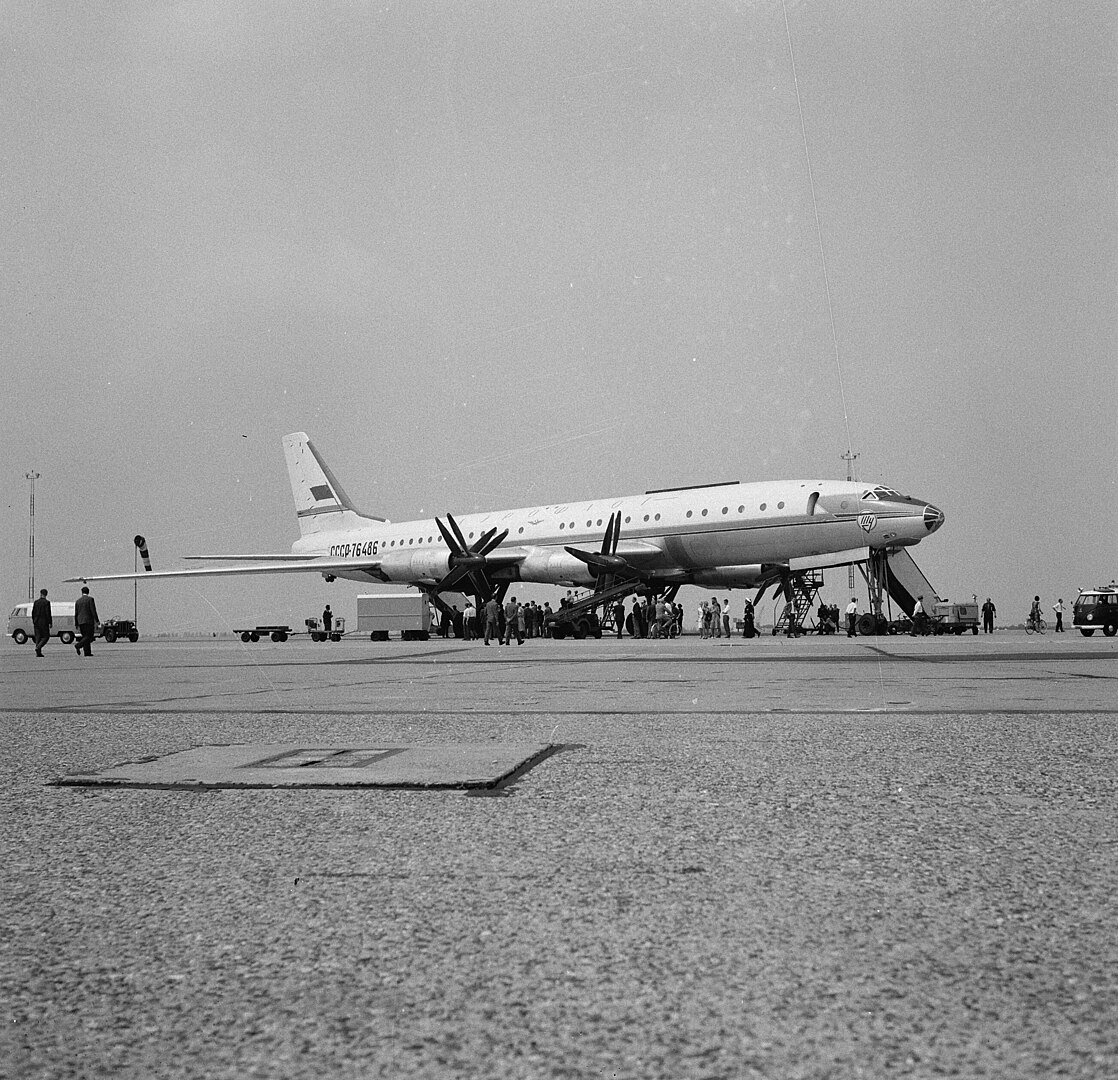 Today In Aviation History: First Flight of the Tupolev Tu-114 Rossiya 11 1118px De Toepoelew 114 s werelds grooste vliegtuig op Schiphol Bestanddeelnr 916 4888
