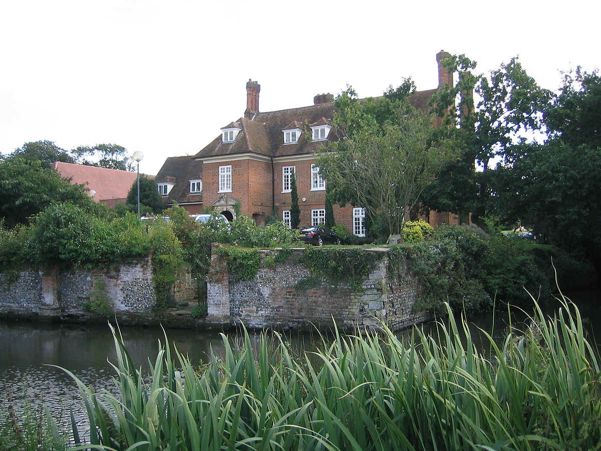 deHavilland Mosquito Prototype Wins Restoration Funding 11 Salisbury Hall dates back to 1668, but a manor house has existed on the premises since the 12th century. The house was home at one point to Lady Randolph Churchill, the future wartime prime minister's mother. It was later owned by Sir Nigel Gresley, responsible for the existence of the Mallard, the world's fastest steam train ever. (photo via Wikipedia)