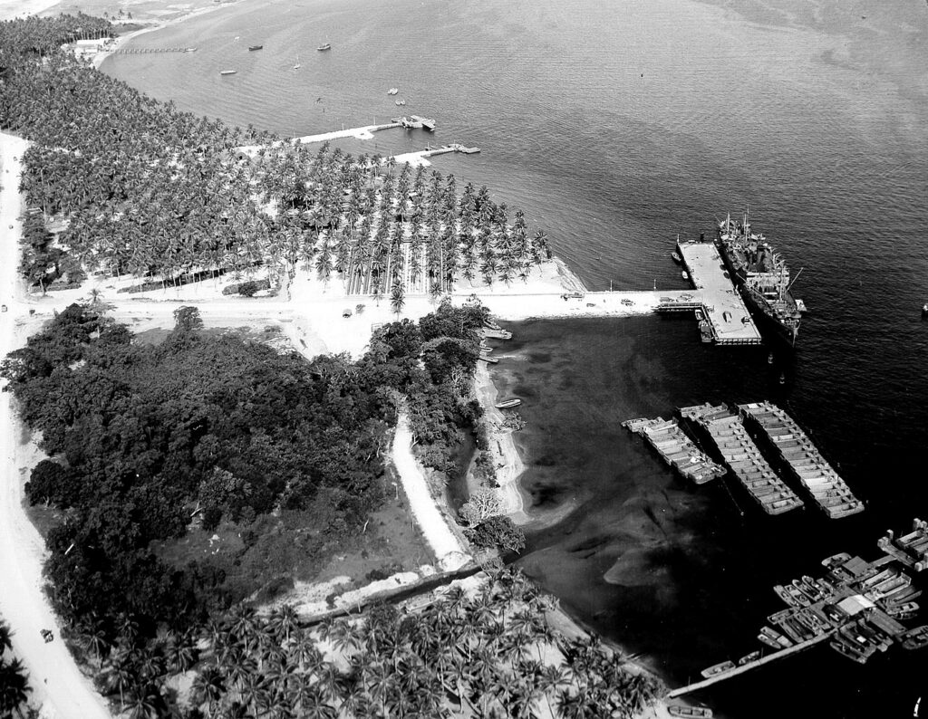 The South Pacific World War II Museum 11 1392px EspirituSantobaseboatrepair