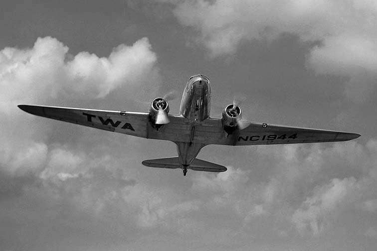 Douglas DC-3 Returns to Exposition Park 13 19410630 Lunken Airport DC 3 NC1944 Nelson Ronsheim Michael Smithfron in flight l