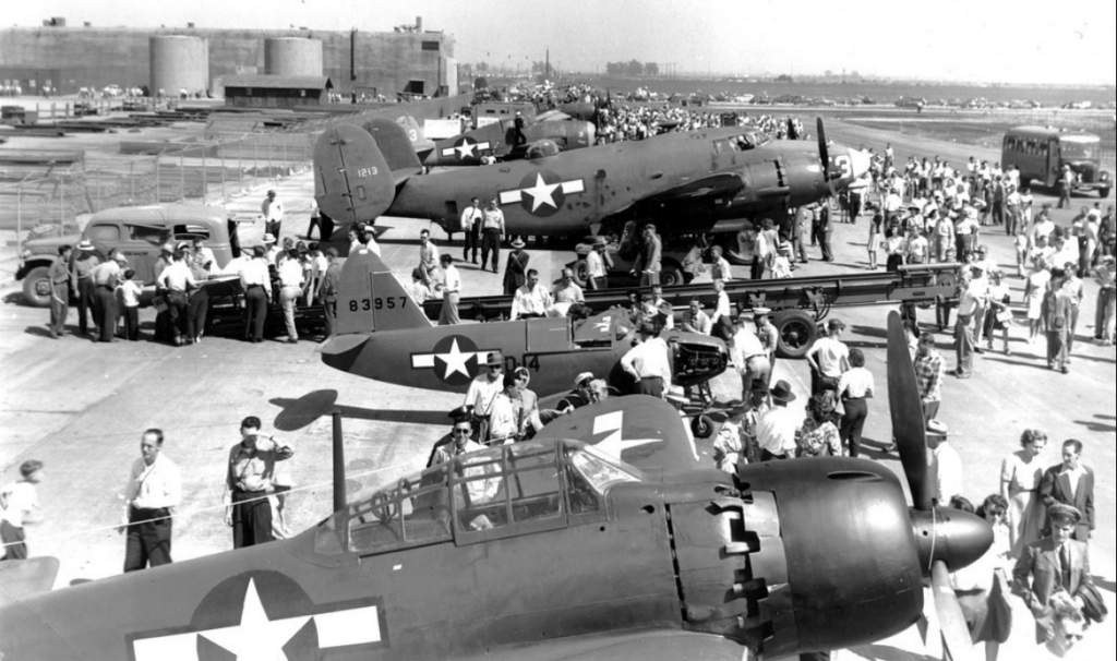 Fire Consumes Iconic WWII Blimp Hangar 17 1946 Open House NAS Santa Ana SDASM e1699447583422