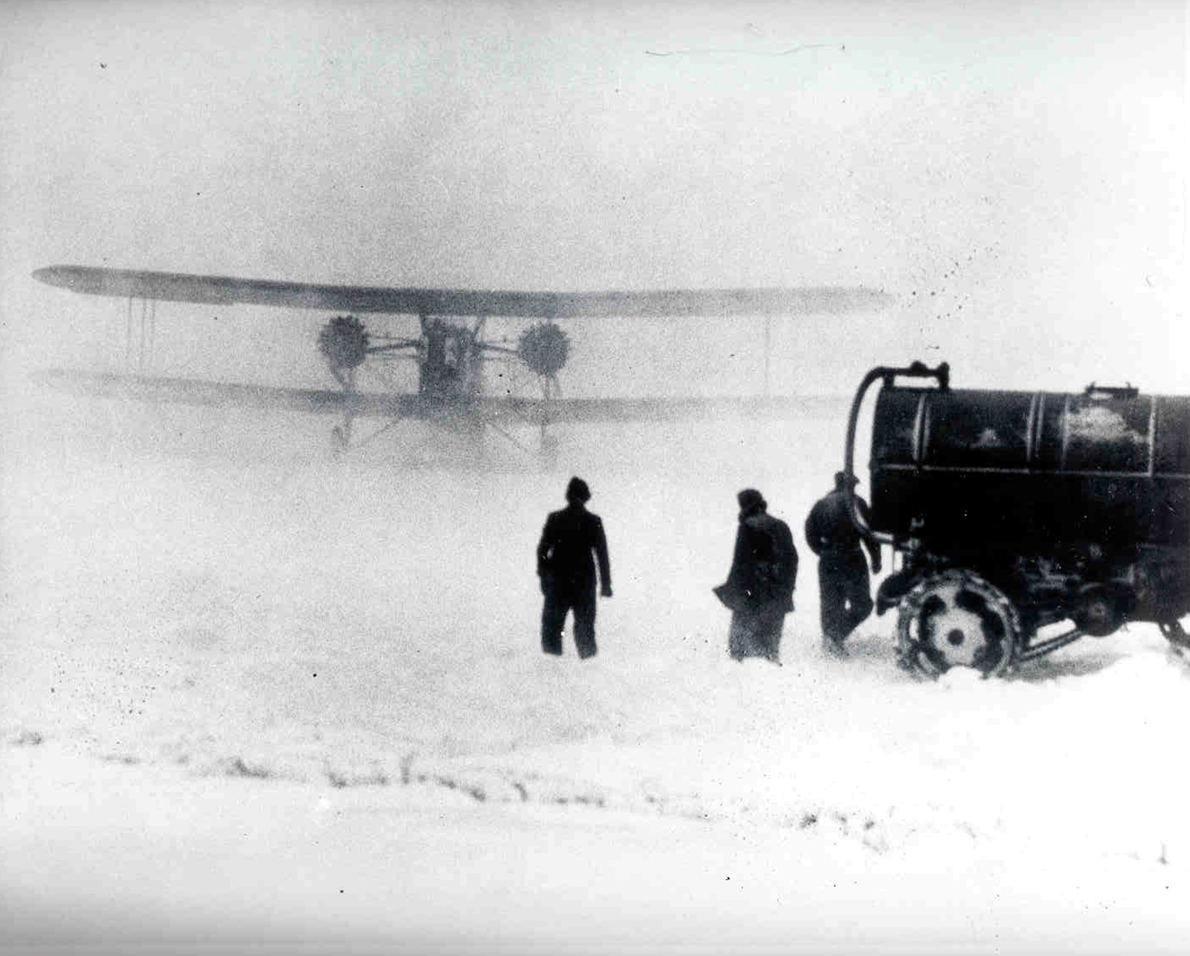 Randy's Vintage Profiles: Boeing Model 80A-1 "Pioneer Pullman of the Air" 19 20140813210321Keystone B 6 twin engine airmail plane in snow storm 1920