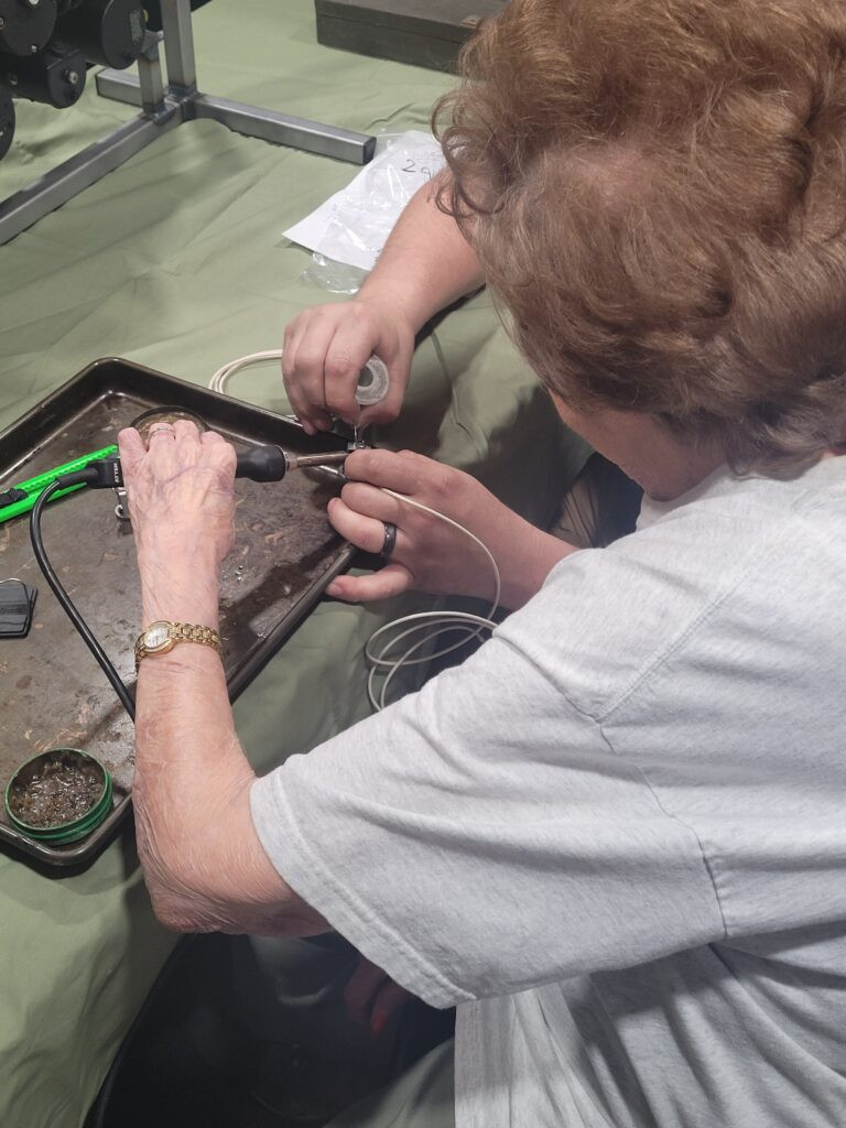 Sandbar Mitchell Gets a Helping Hand From a WWII 'Rosie' 12 20220306 104223