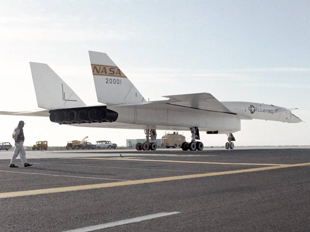 Flight Test Files: XB-70 Valkyrie – Riding the Shockwave at Mach 3 12 359284main EC68 2101 full