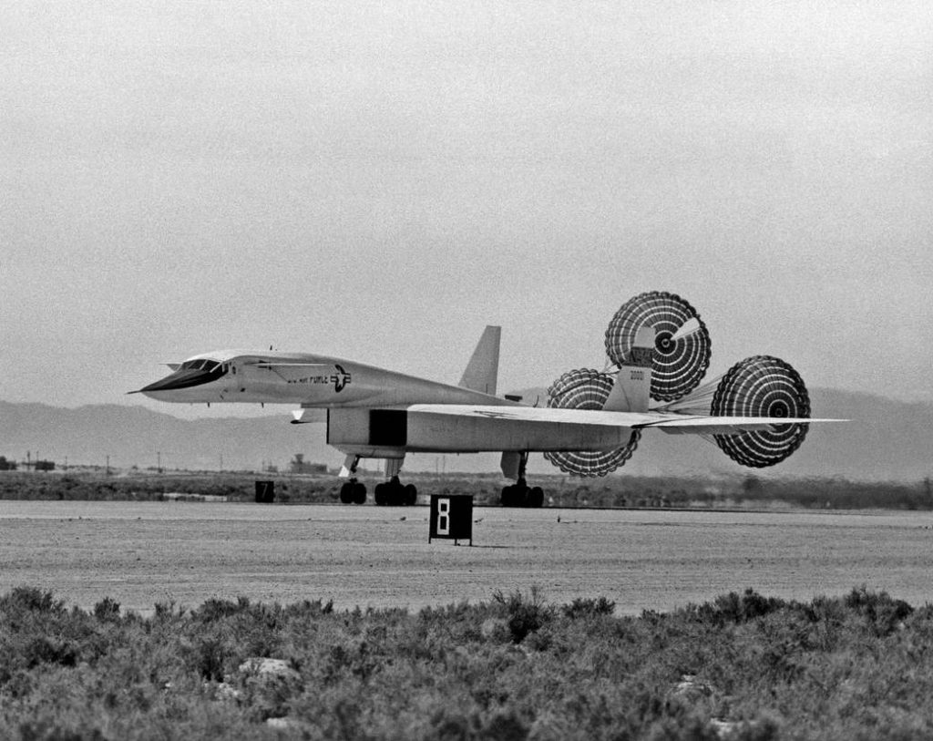 Flight Test Files: XB-70 Valkyrie – Riding the Shockwave at Mach 3 11 359392main ED97 44244 3 full