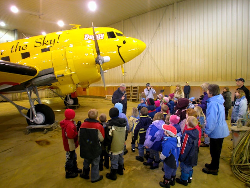 Wings of Wonder: Duggy The DC-3 and The Year That Inspired a Generation 22 4c Duggy inPaintShop unknown