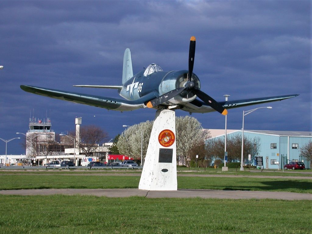 Rebirth of FG-1D Corsair 92460 10 6.CASC .FG1D..BuNo .92460.PoleSikorskyAirport.April .2006.JON .9026 1