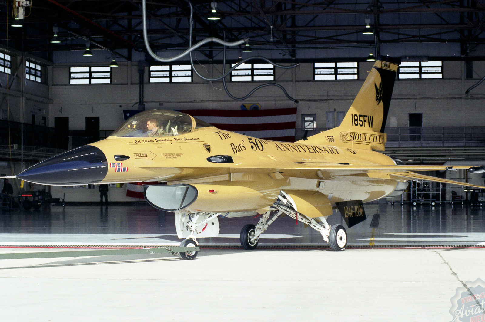 Gold-Painted F-16 Fighting Falcon Now on Display in Sioux City, Iowa 10 6510347