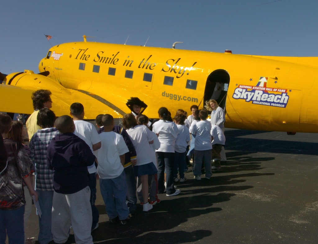Wings of Wonder: Duggy The DC-3 and The Year That Inspired a Generation 32 6e 2005 Duggy DAYdebut byMikeUllery