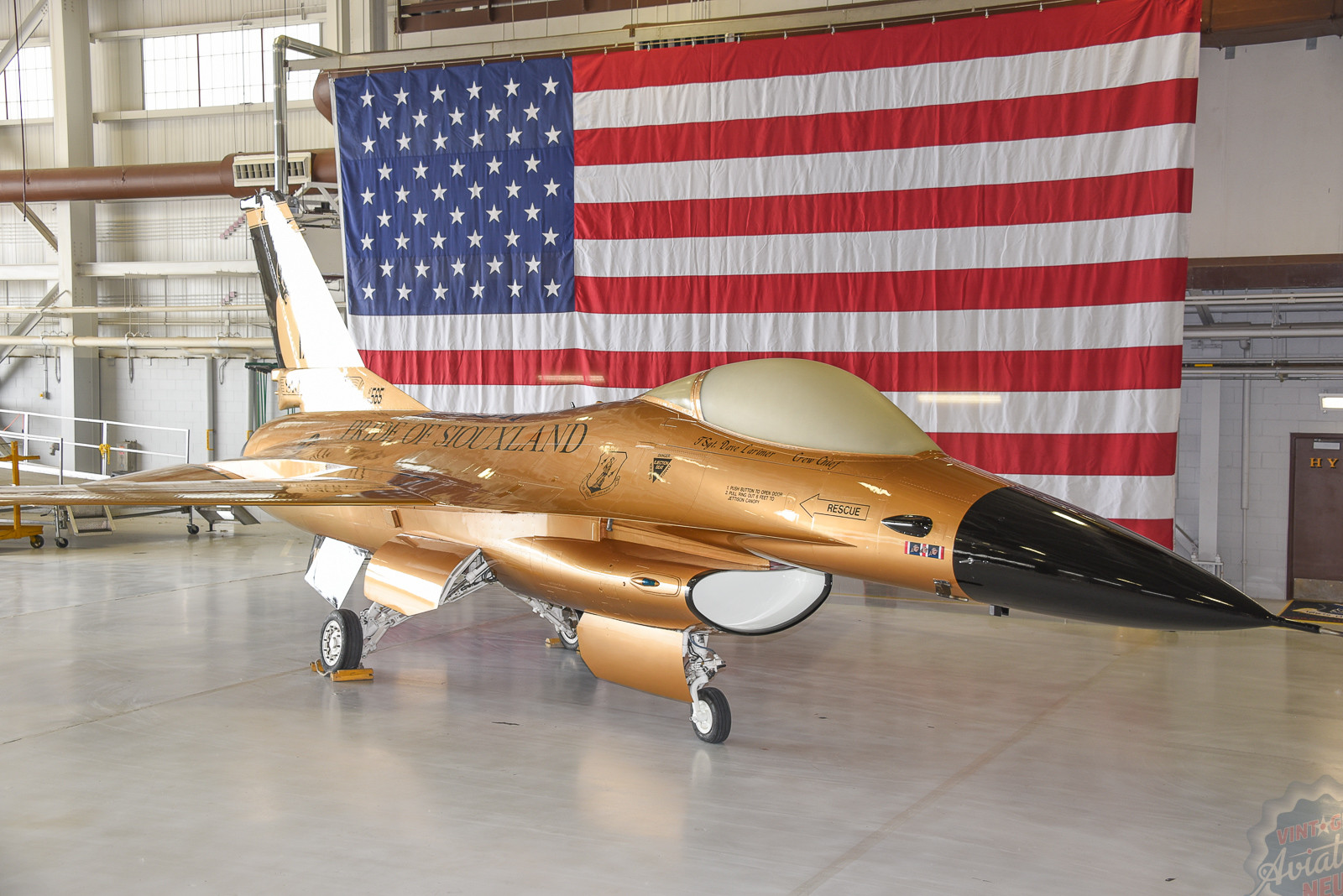 Gold-Painted F-16 Fighting Falcon Now on Display in Sioux City, Iowa 22 7299727
