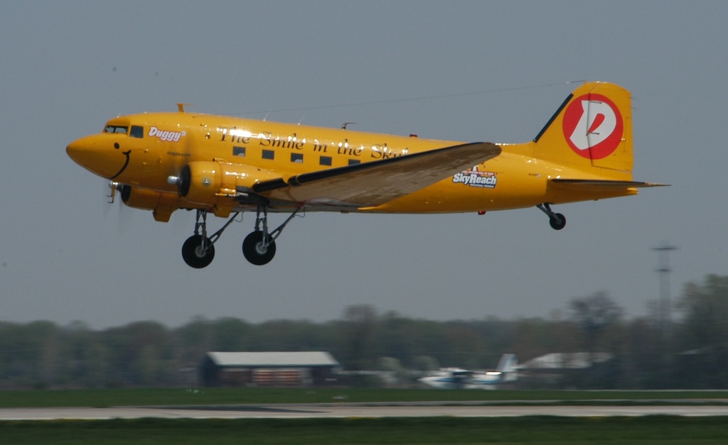 Wings of Wonder: Duggy The DC-3 and The Year That Inspired a Generation 33 7e DuggyLakeland byRonKaplan