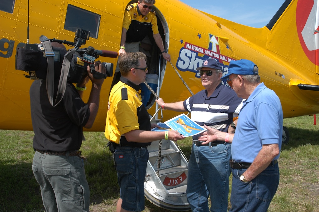 Wings of Wonder: Duggy The DC-3 and The Year That Inspired a Generation 35 7i Duggy SNF byRonKaplan