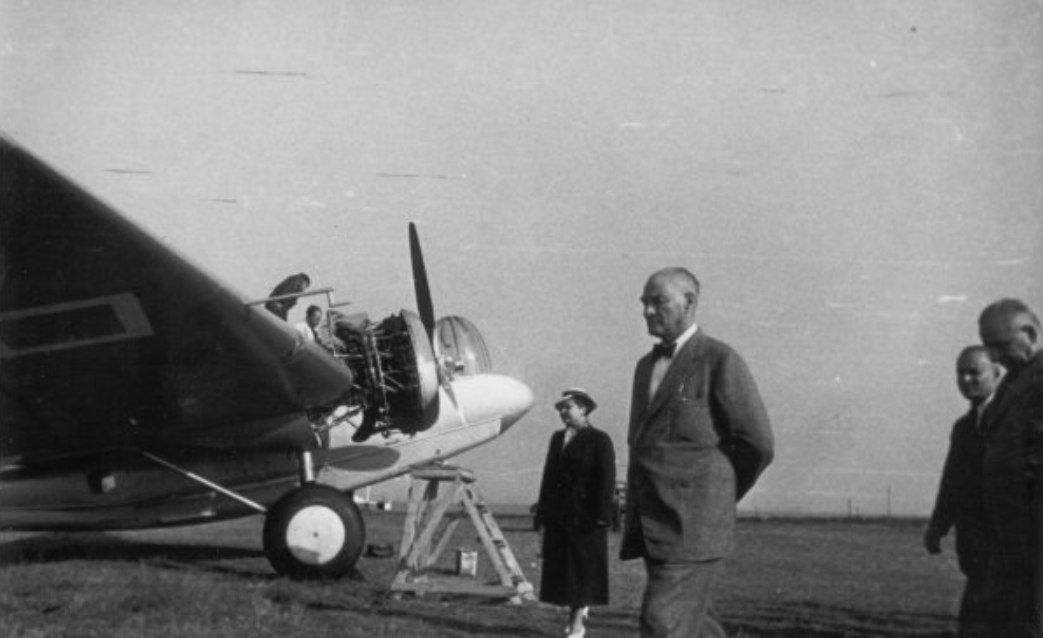 Today in Aviation History: First Flight of the Martin B-10 25 98 1