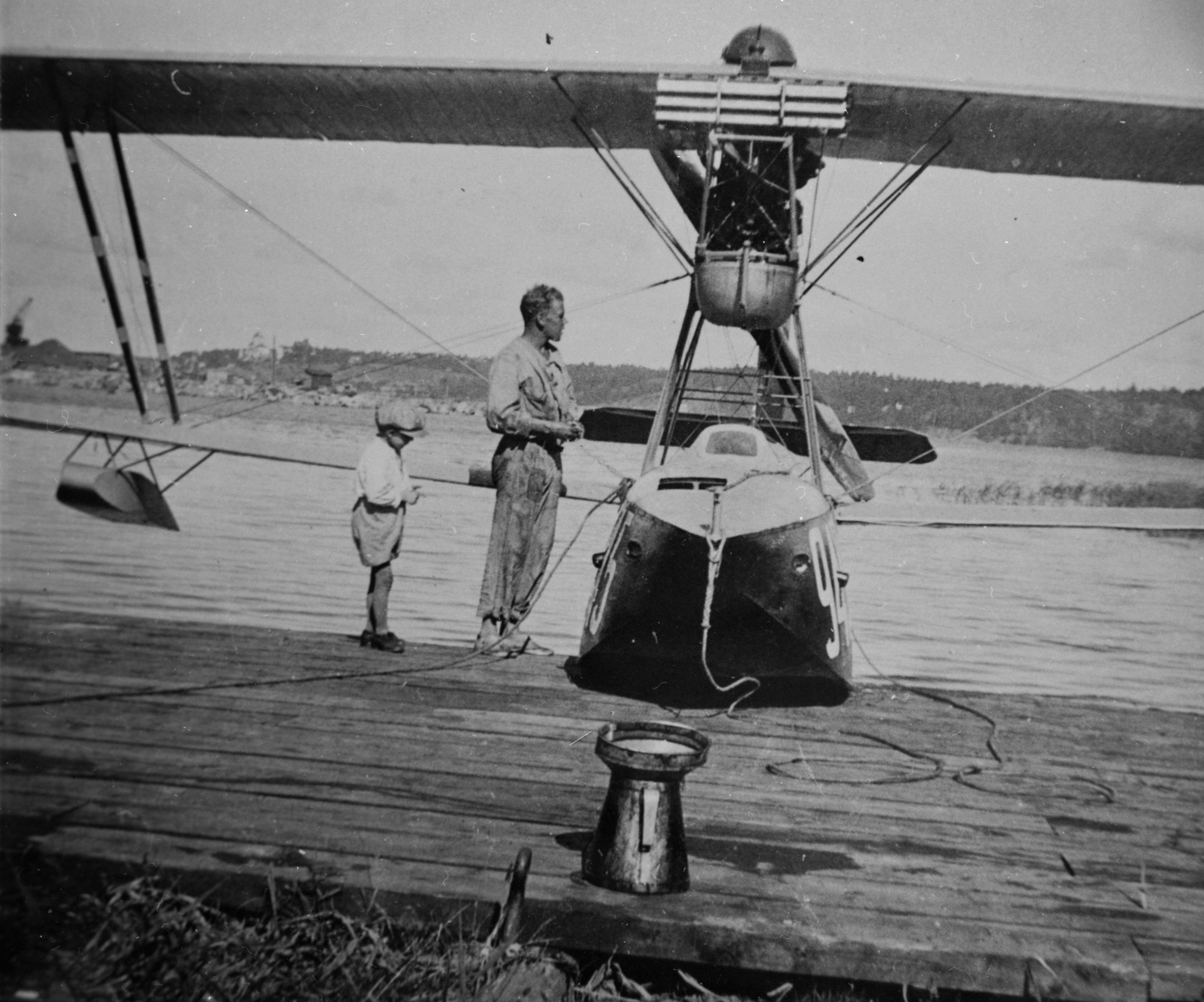 Macchi M.7 at the Flygvapenmuseum 21 A man and a boy are standing by airplane Macchi M.7 at Lake Roxen at the Berg locks scaled