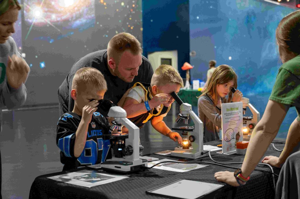 Air Zoo’s Winter Break Events Bring Hands-On Holiday Fun for Families 19 Air Zoos Winter Break Events Bring Hands On Holiday Fun for Families 1