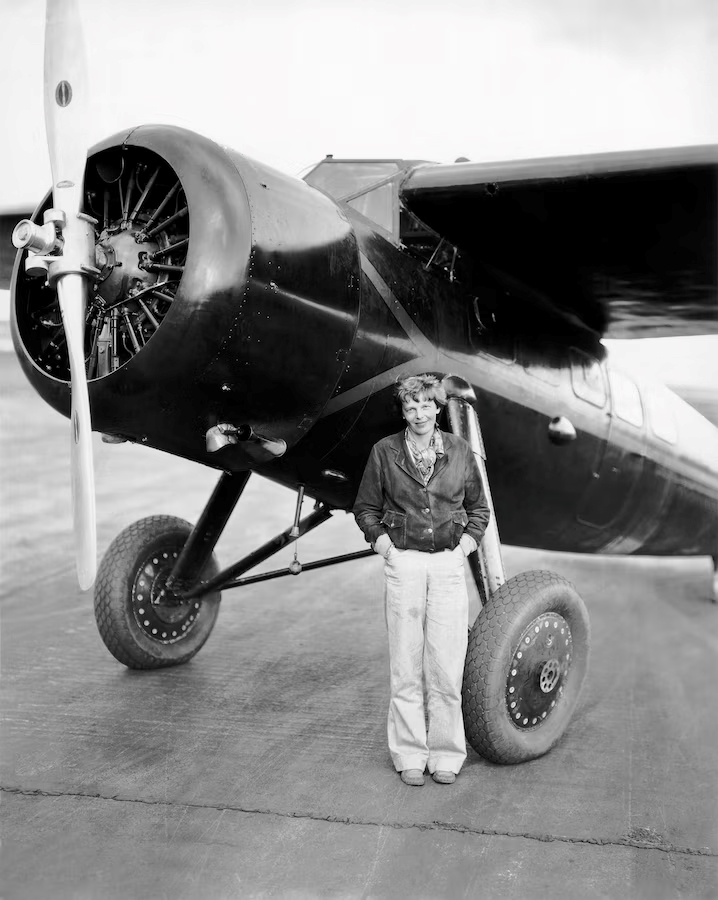 Today In Aviation History: Amelia Earhart Makes First Solo Flight - Hawaii to US Mainland 12 Amelia Earhart Begins Non Stop Transcontinental USA Flight