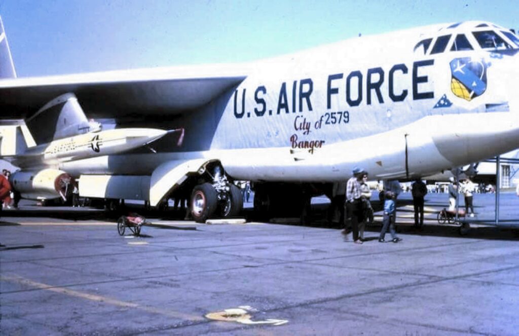 Tillamook Air Museum's B-52 Cockpit Restoration 10 B 52 59 2579 City of Bangor