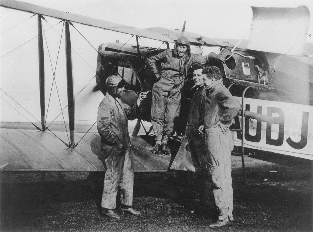Today in Aviation History: First Airmail Flight between New Zealand and Australia 12 B 63273 e1739690398490