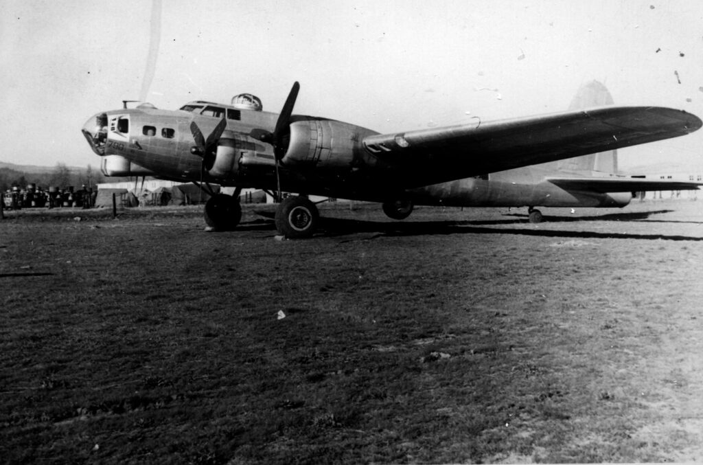 A Stroke of Marketing Genius: Local Businesses, Vintage Aircraft, And Their Unusual Association 11 Boeing B 17G Flying Fortress Laey Lady 44 85790