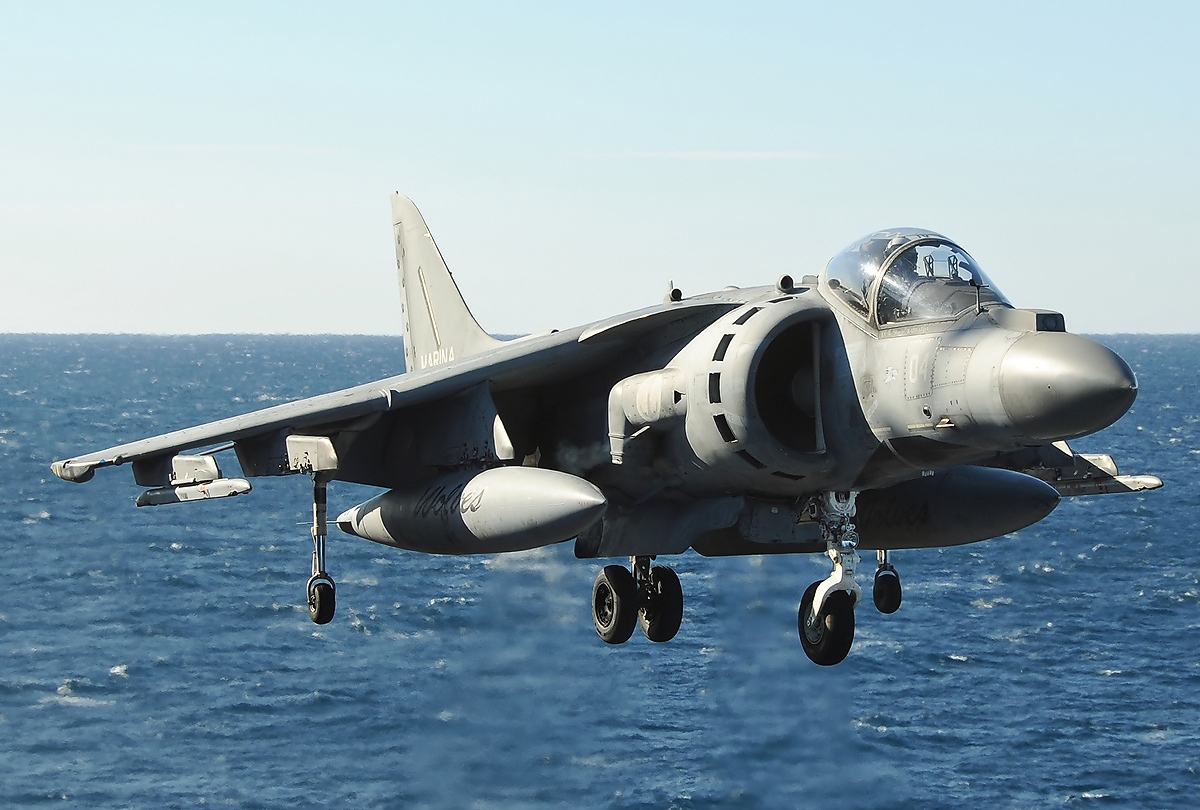 Today In Aviation History: First Flight of the McDonnell Douglas AV-8B Harrier II 12 Boeing AV 8B Harrier II Italy Navy JP7306232