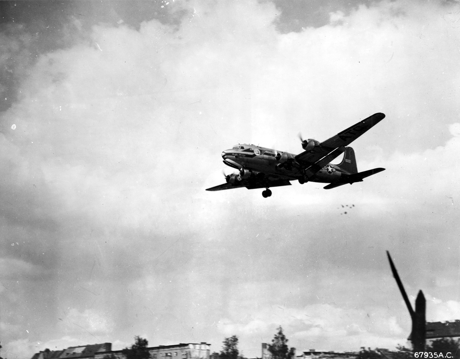 Berlin Airlift - 70th Anniversary Celebrations 15 C 54 dropping candy during Berlin Airlift c1949 1