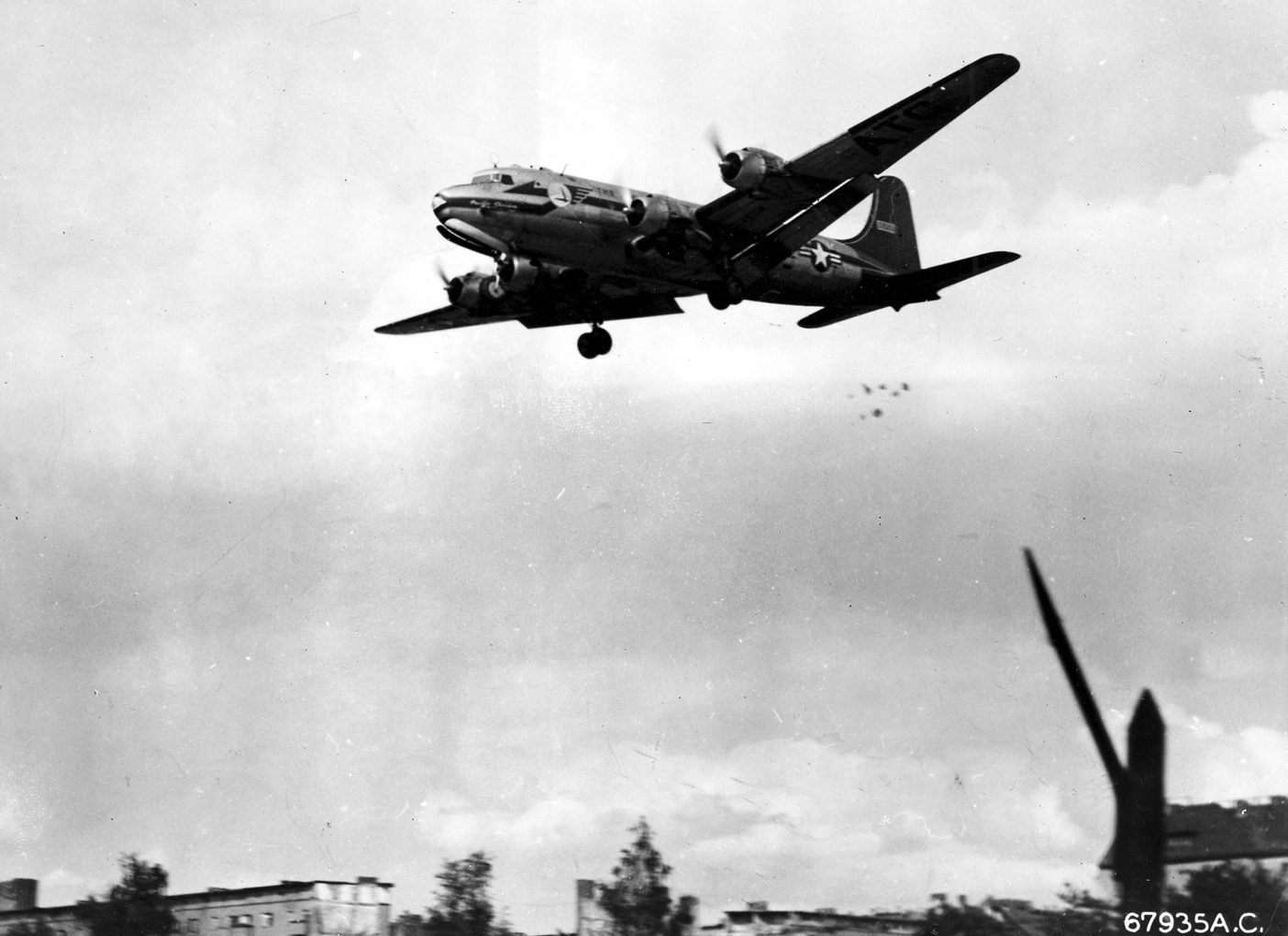 SAC Museum: U-2 Exhibit Opening With Frances Gary Powers Jr. 12 C 54 dropping candy during Berlin Airlift c1949 e1526704266577