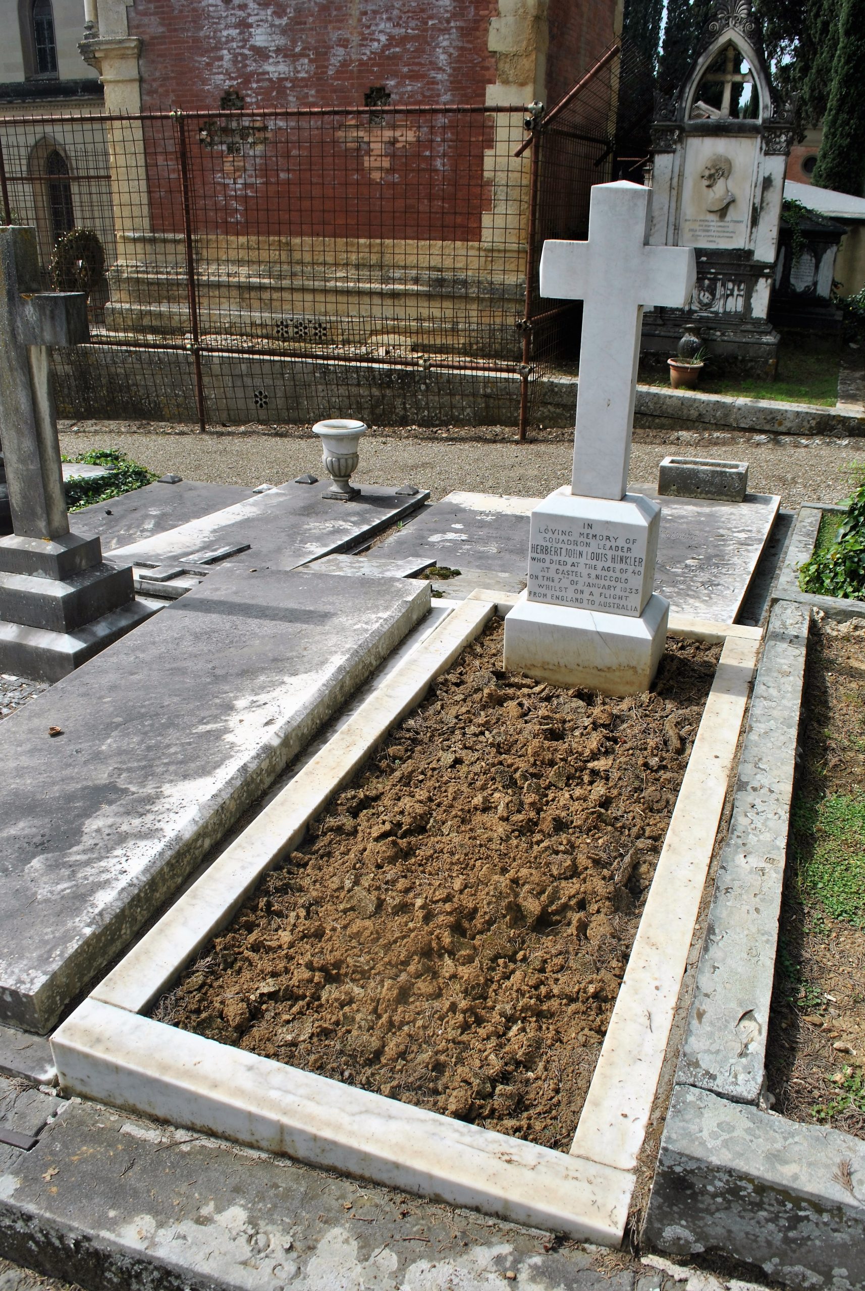 Today in Aviation History: Bert Hinkler Completes First Solo Flight from England to Australia 21 Cimitero degli Allori John Louis Herbert Hinkler scaled