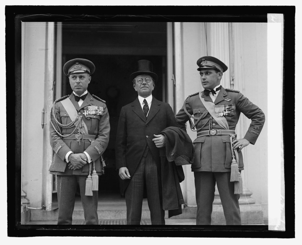 Italy’s Second Ace: The 26 Victories of Silvio Scaroni 11 Comdi de Pinedo Nobile Giacomo de Martino Comdi Silvio Scaroni 4 20 24 LCCN2016842997