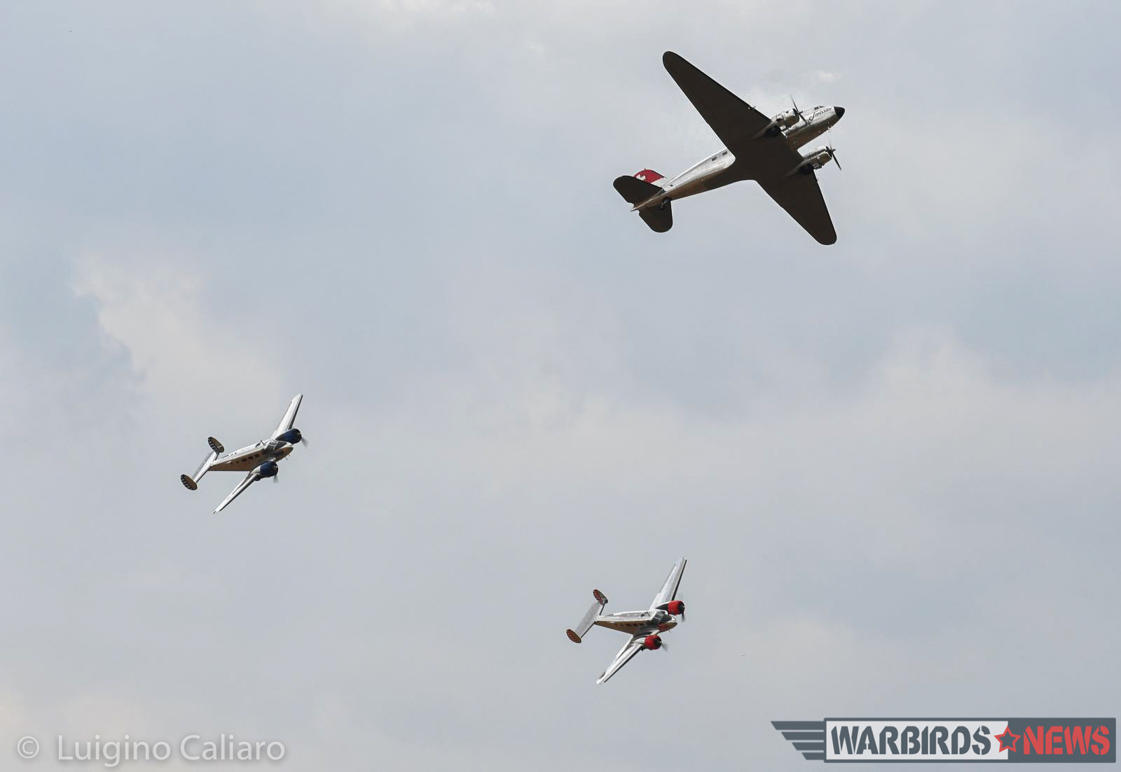Flying Legends 2017 - Air Show Report 18 A spectacular formation break between the Beech 18s and DC-3. (photo by Luigino Caliaro)