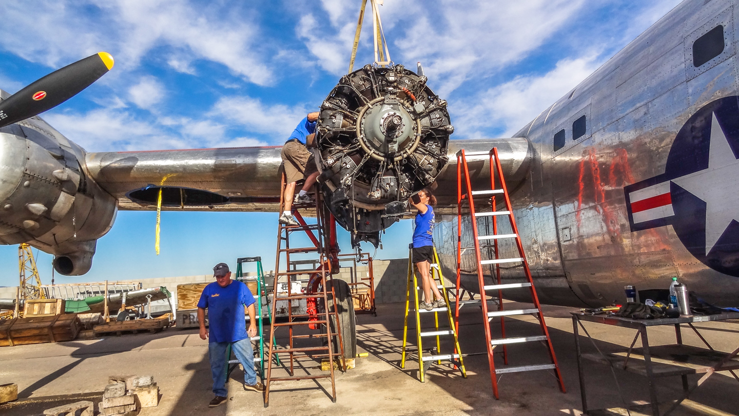 Privateer Airborne 17 The team removing the recalcitrant #3 engine. (GossHawk Unlimited photo)