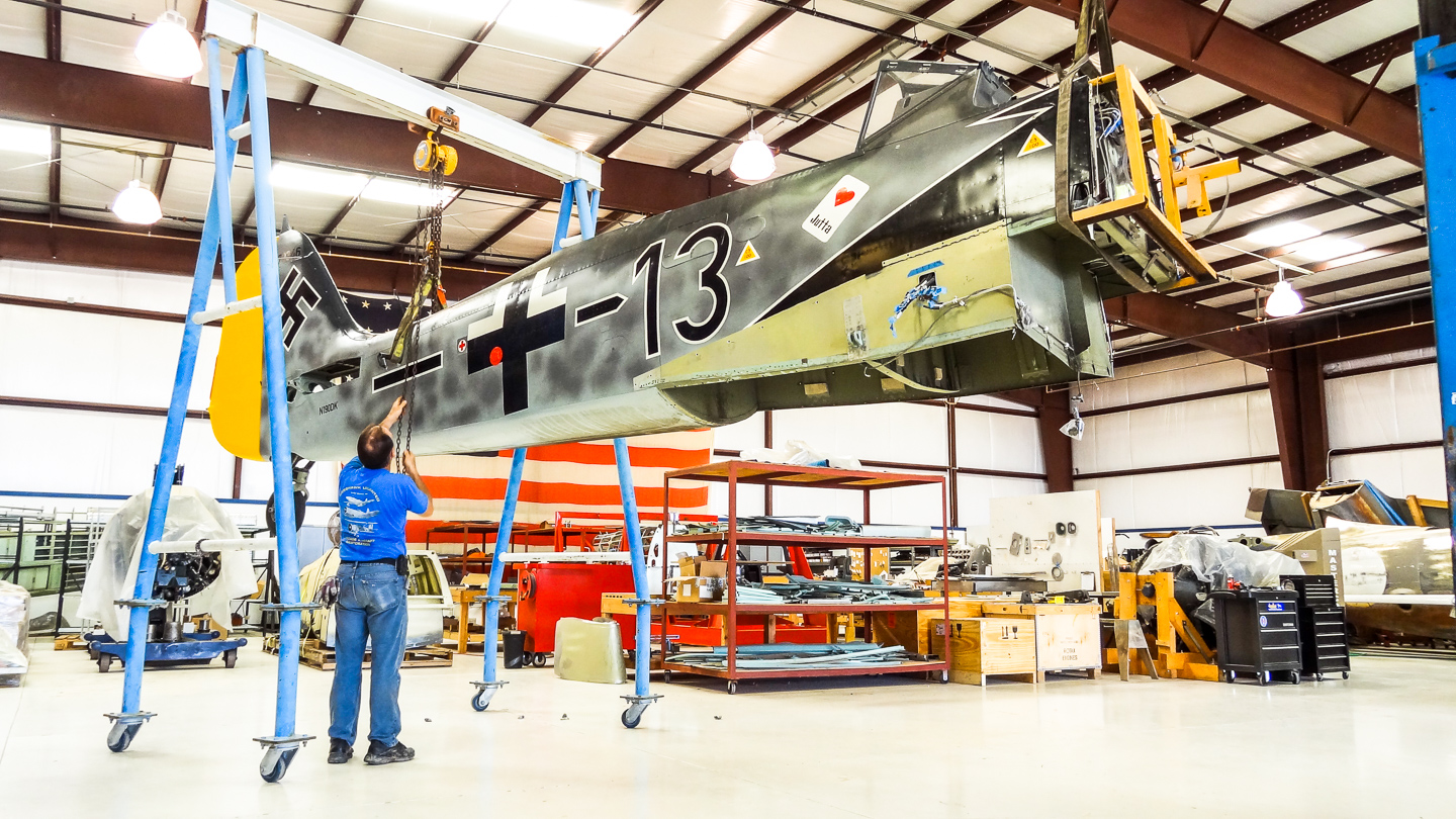 FW-190 First Flight At GossHawk Unlimited!!! 21 Raising the fuselage to slide the wings in underneath. (photo by GossHawk Unlimited)