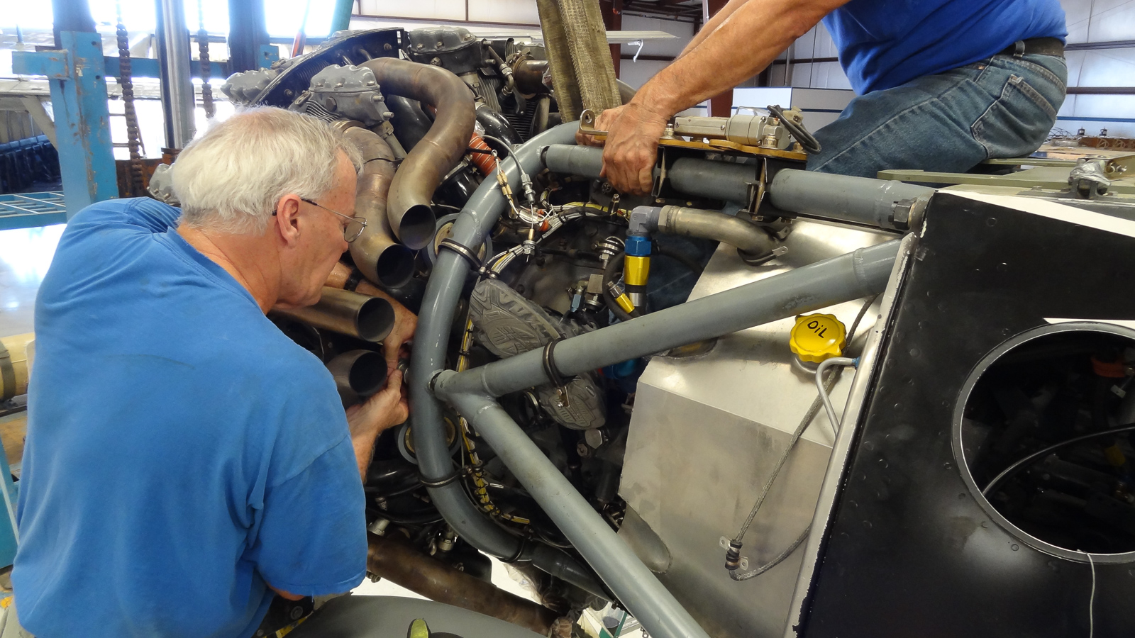 FW-190 First Flight At GossHawk Unlimited!!! 53 Installing the ASh-82 engine. (photo via GossHawk Unlimited)