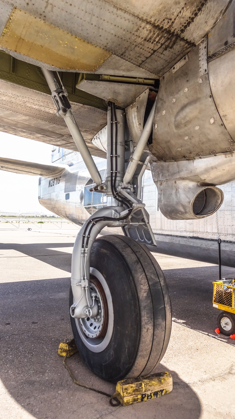 Privateer Airborne 32 Freshly repainted landing gear. (GossHawk Unlimited photo)