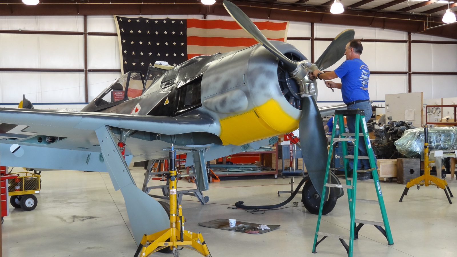 FW-190 First Flight At GossHawk Unlimited!!! 63 Installing the propeller. (photo via GossHawk Unlimited)