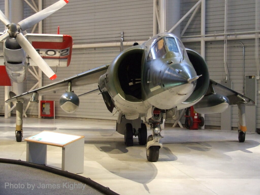 Canadian Curtiss Flying Boat Moves On 26 DSCF0417mw