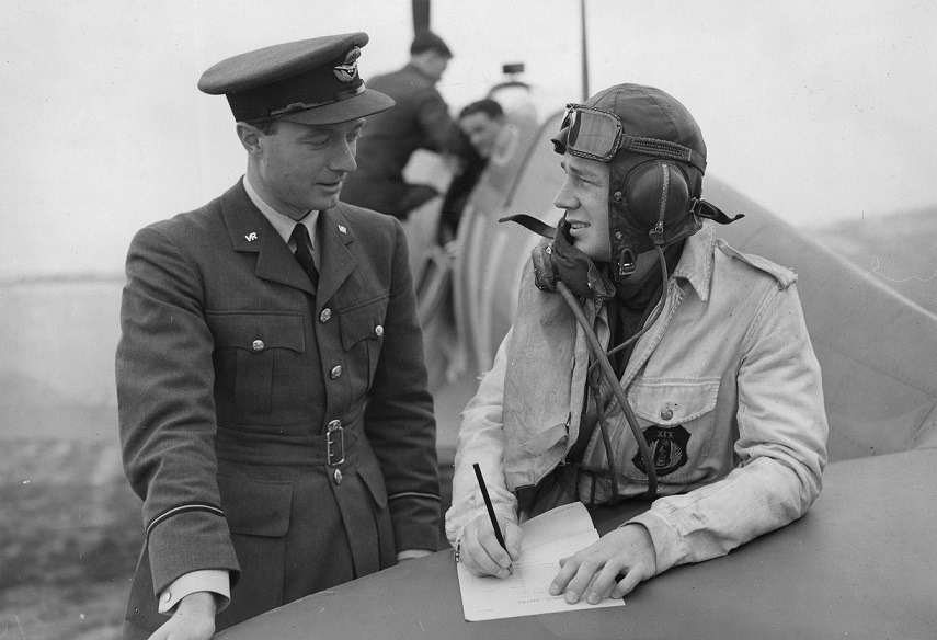 Commemorate Battle of Britain 80 at the RAF Museum 10 Debriefing a pilot of 19 Squadron RAF Fowlmere. Credit Ministry of Defence