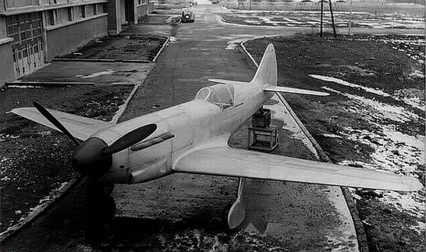 French Association Réplic’Air Plans to Build a Dewoitine D.551 10 Designed as a fighter the Dewotine 551 was developed by the Aeronautical Constructions du Midi (SNCAM) , Bagneres-de-Bigorre