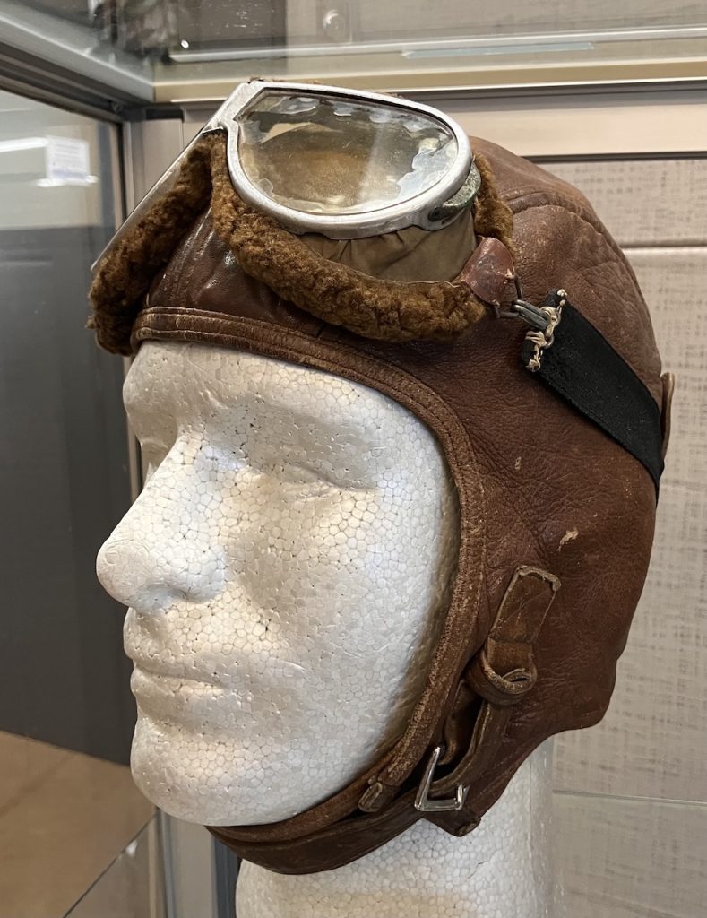 Collector Corner: A Guide to WWII USAAF Flying Helmets 12 Early B 4 flying helmet
