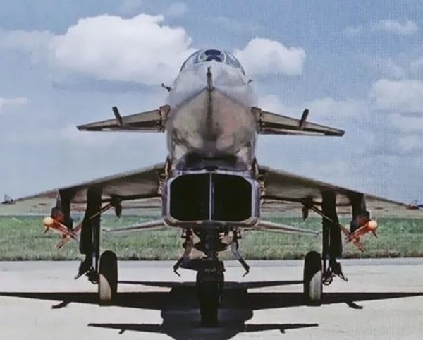 Grounded Dreams of a Mach 2 Future: The Mikoyan-Gurevich Ye-8 Chronicles 15 Eksperimentalnyj istrebitel E 8 2. 600x482 1