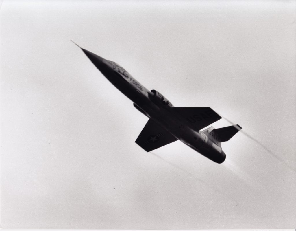 INTO THE THIN AIR: F-104 Starfighter World Altitude Records 14 Enevoldson pulls up on 3000m flight 121357 Lockheed