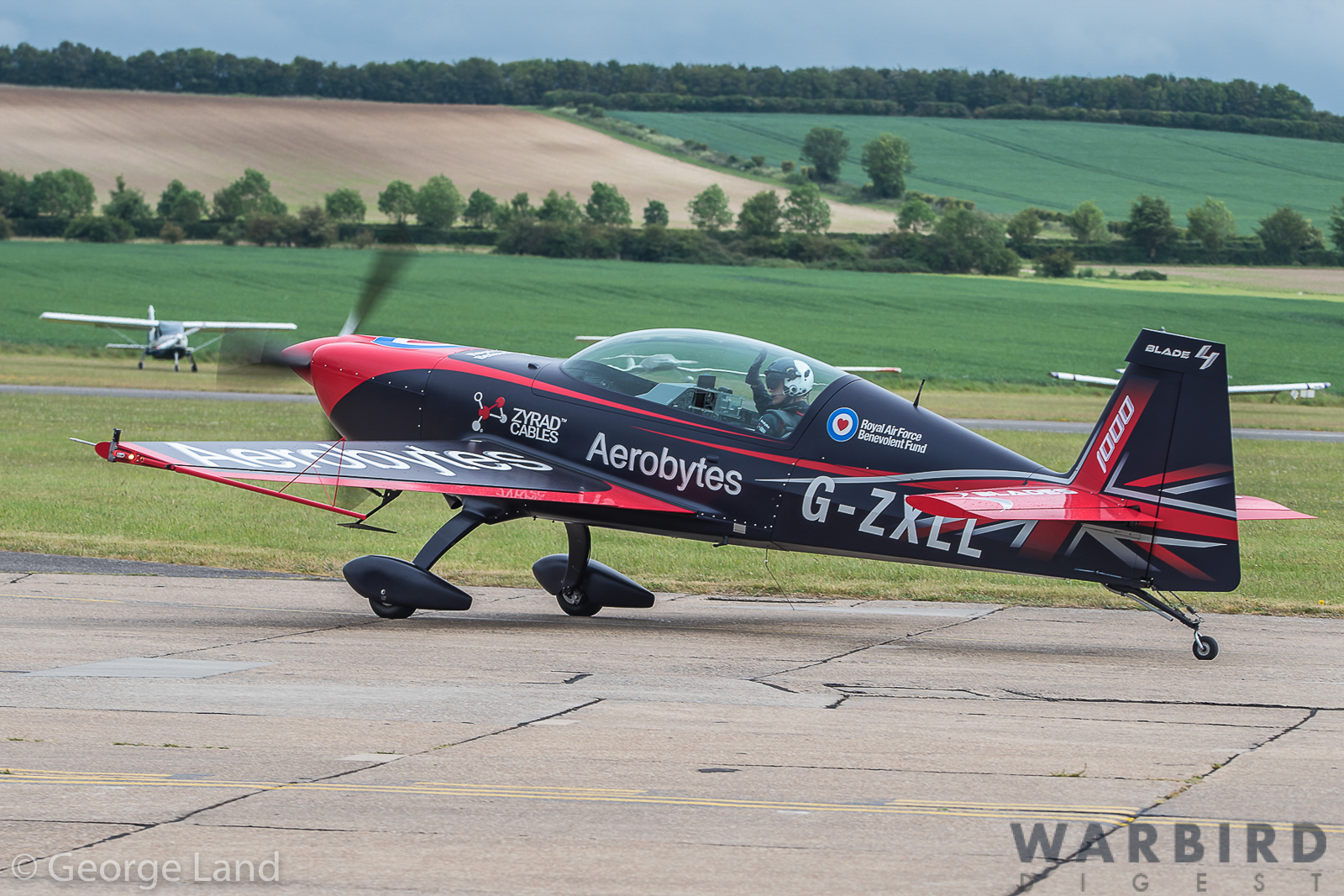 Duxford Air Festival - Air Show Report 48 Extra EA300L Aerobytes Blades aerobatic team Blade 4 D75 5072