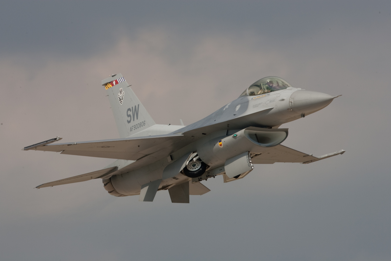 Desert Storm 25th Anniversary Celebrated at AirVenture 11 F-16