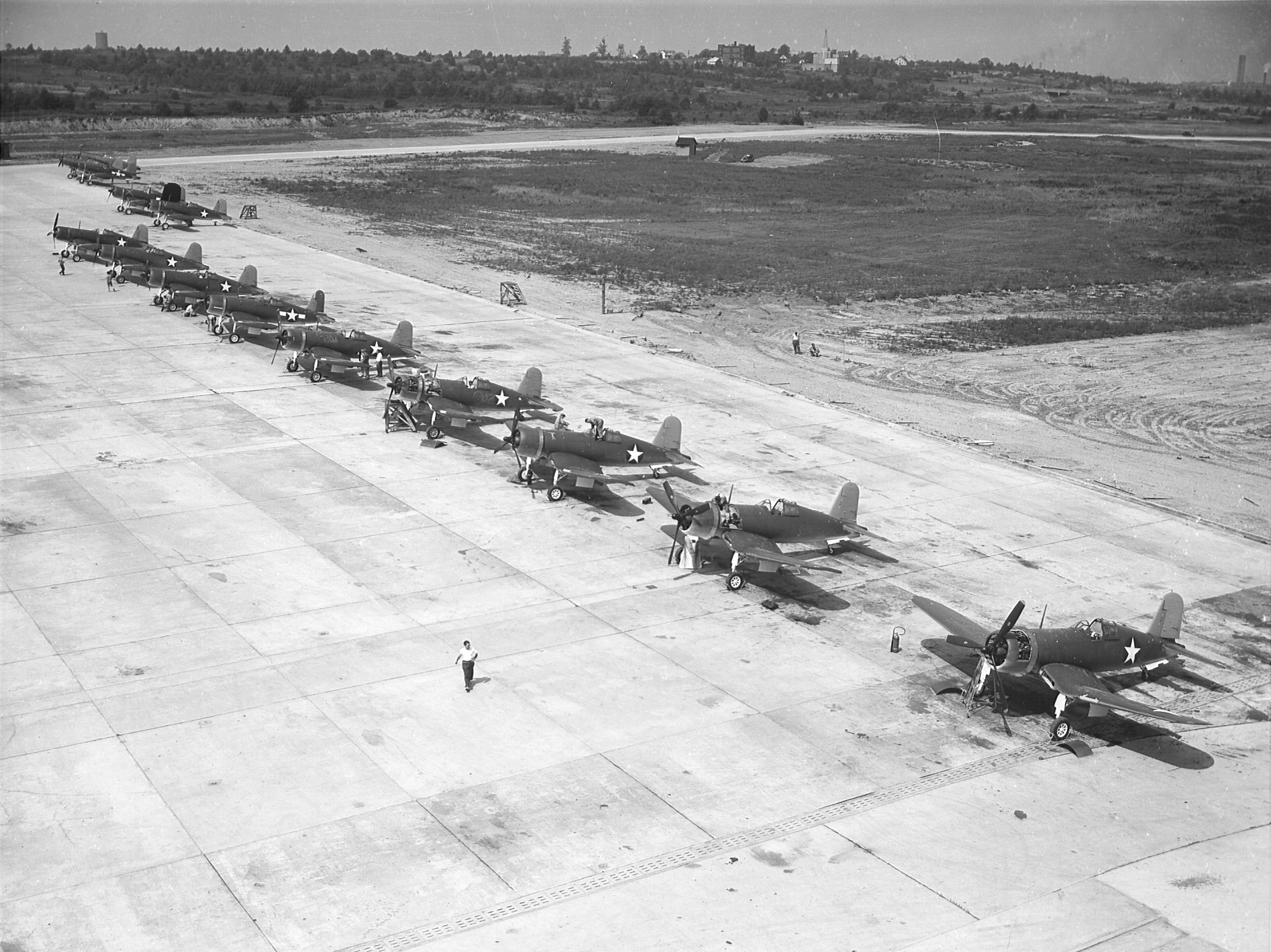 Thirteenth Corsair Added to Thunder Over Michigan Lineup!!! 11 FG 1A Corsairs at Goodyear Ohio 1943