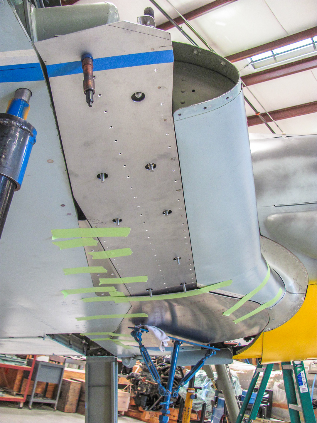FW-190 First Flight At GossHawk Unlimited!!! 29 Test-fitting the newly-fabricated undercarriage doors. (photo via GossHawk Unlimited)