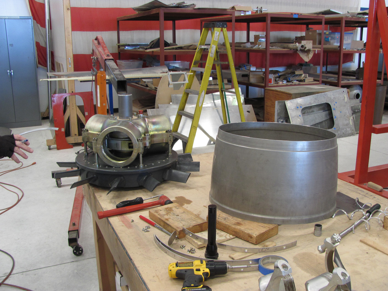 FW-190 First Flight At GossHawk Unlimited!!! 58 Assembling the propeller. (photo via GossHawk Unlimited)