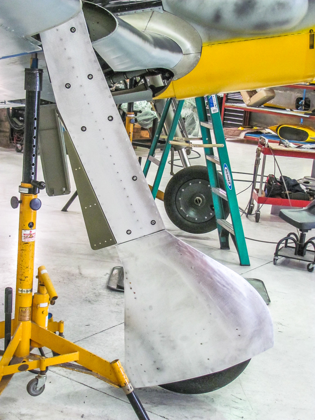 FW-190 First Flight At GossHawk Unlimited!!! 32 Test-fitting the newly-fabricated undercarriage doors. (photo via GossHawk Unlimited)
